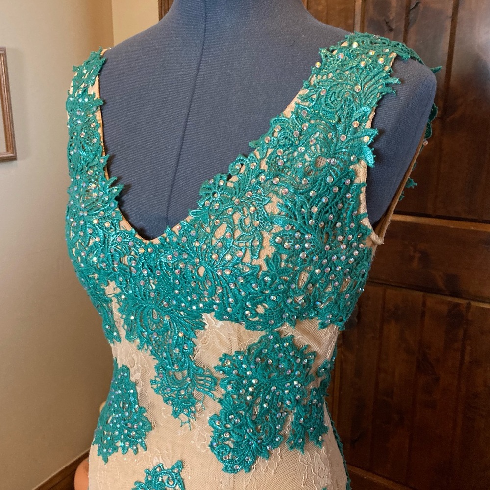 JOVANI Tan & Teal Lace Overlay Gown Size 4 #90164 - Picture 3 of 14